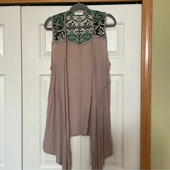 Umgee Boho Embroidered Festival Vest - Picture 1 of 7